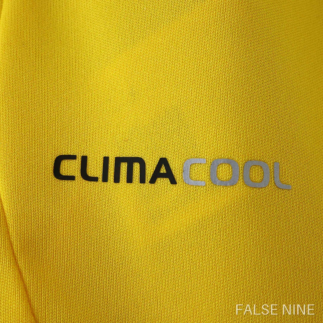Real Madrid 2011-12 Goalkeeper Kids Kit (Retro), photo 8