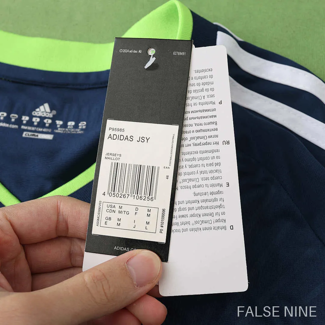 10/11 Real Madrid CF away retro Fan version, photo 18