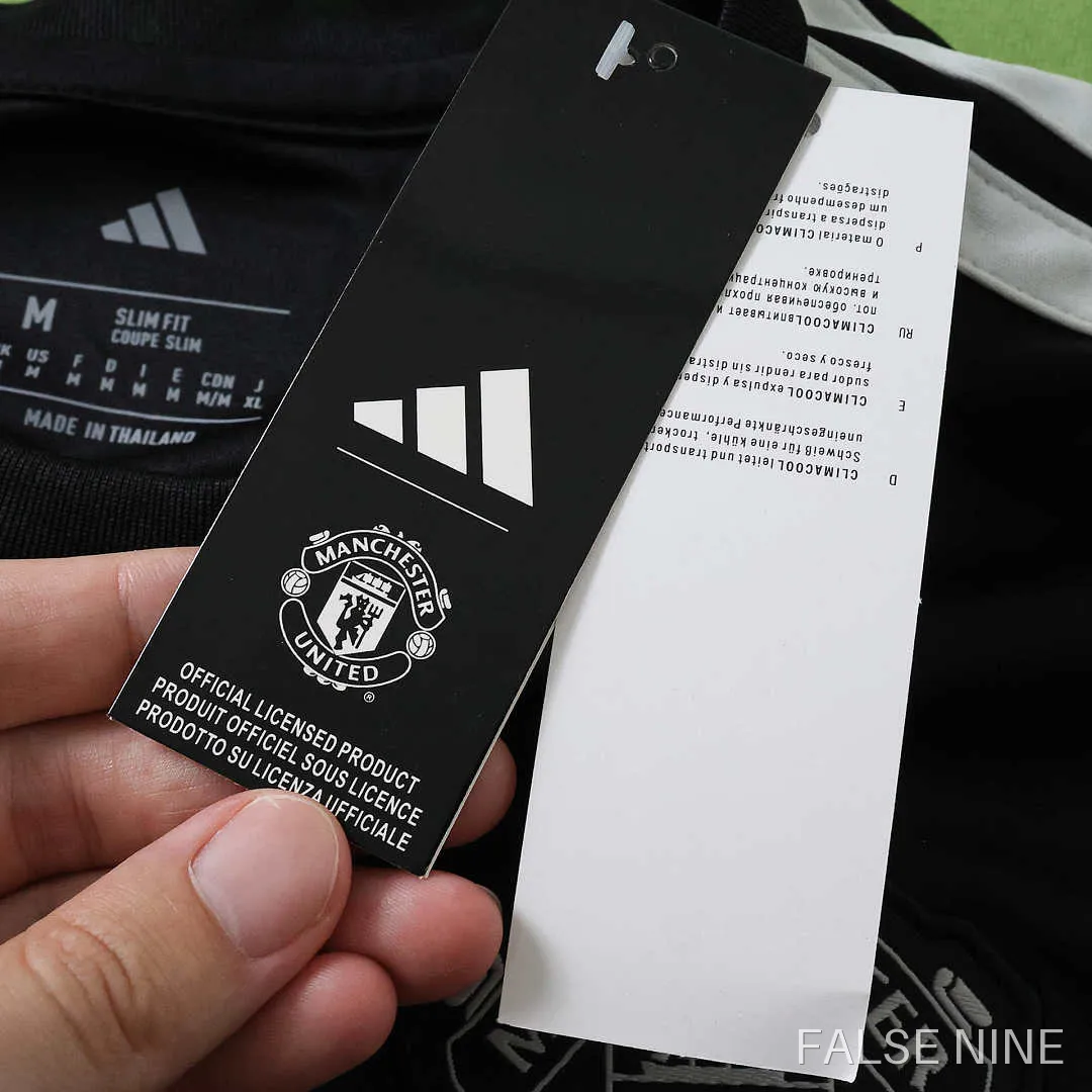 Manchester United 26/27 Goalkeeper Shirt (Fan Version), photo 3