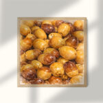 توهج المناصيف بين الذهبي والعنبر – Golden Halves of Dates in Amber Glow