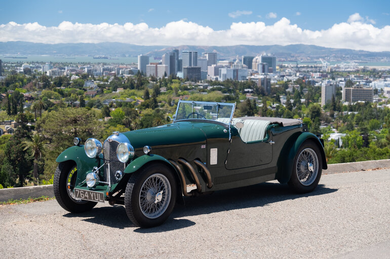 https://storage.googleapis.com/fantasy-car-photos/cars/01498/DSCF7905__large.jpeg