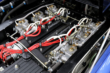 https://storage.googleapis.com/fantasy-car-photos/cars/02197/engine-3__medium.JPG