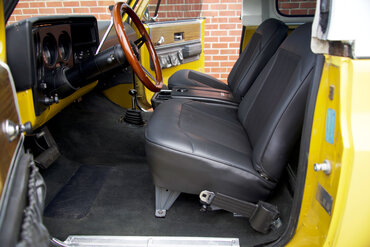 https://storage.googleapis.com/fantasy-car-photos/cars/02333/FJ_5132__medium.jpeg