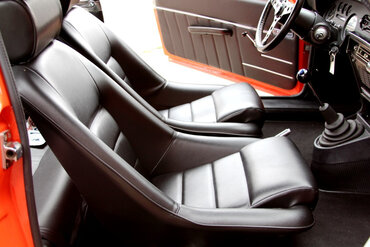 https://storage.googleapis.com/fantasy-car-photos/cars/02428/interior-9-Medium__medium.JPG