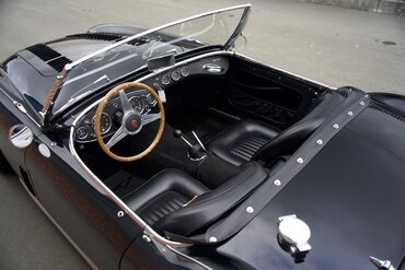 https://storage.googleapis.com/fantasy-car-photos/cars/02532/FJ_2352__medium.jpeg