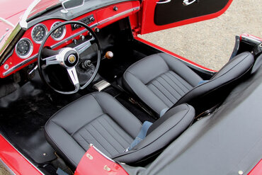 https://storage.googleapis.com/fantasy-car-photos/cars/03325/interior-4-Large__medium.JPG