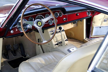 https://storage.googleapis.com/fantasy-car-photos/cars/03473/interior-4__medium.JPG