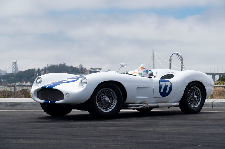 https://storage.googleapis.com/fantasy-car-photos/cars/04556/DSCF0362__large.jpeg