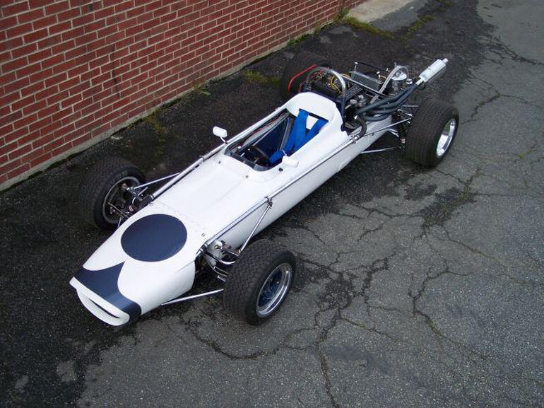 https://storage.googleapis.com/fantasy-car-photos/cars/04614/5332__large.jpg
