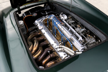 https://storage.googleapis.com/fantasy-car-photos/cars/04708/engine-5_200302_231422__medium.JPG
