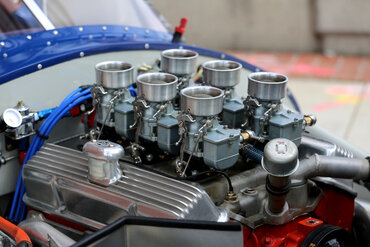 https://storage.googleapis.com/fantasy-car-photos/cars/04742/engine-3__medium.JPG