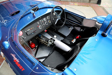 https://storage.googleapis.com/fantasy-car-photos/cars/04743/interior-4__medium.JPG