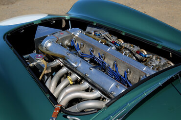https://storage.googleapis.com/fantasy-car-photos/cars/04792/engine-6__medium.JPG