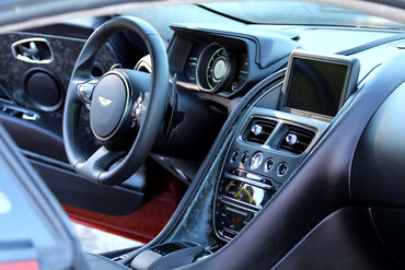 https://storage.googleapis.com/fantasy-car-photos/cars/04834/interior-3__medium.JPG