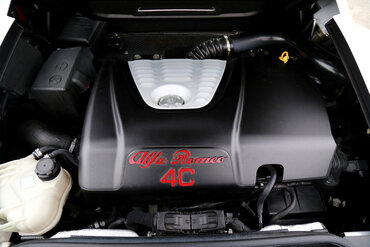 https://storage.googleapis.com/fantasy-car-photos/cars/05551/engine-2__medium.JPG