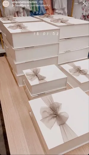 Bridesmaids Empty Box thumbnail 4