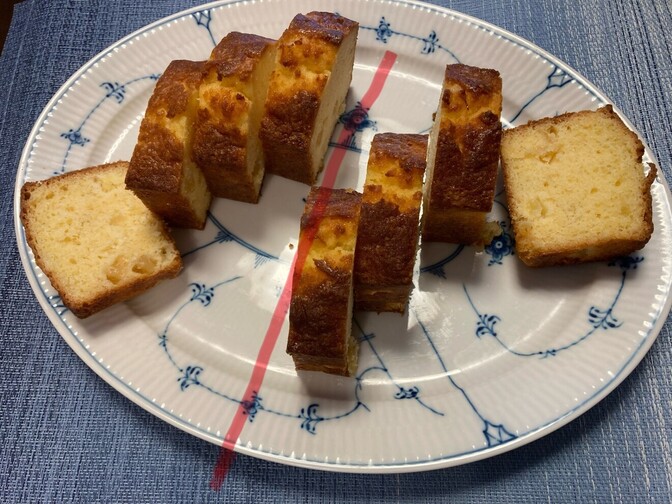 さっぱりパイナップルケーキ1/2本（4切れ（1切れ厚さ2.4cm)・片端含む）