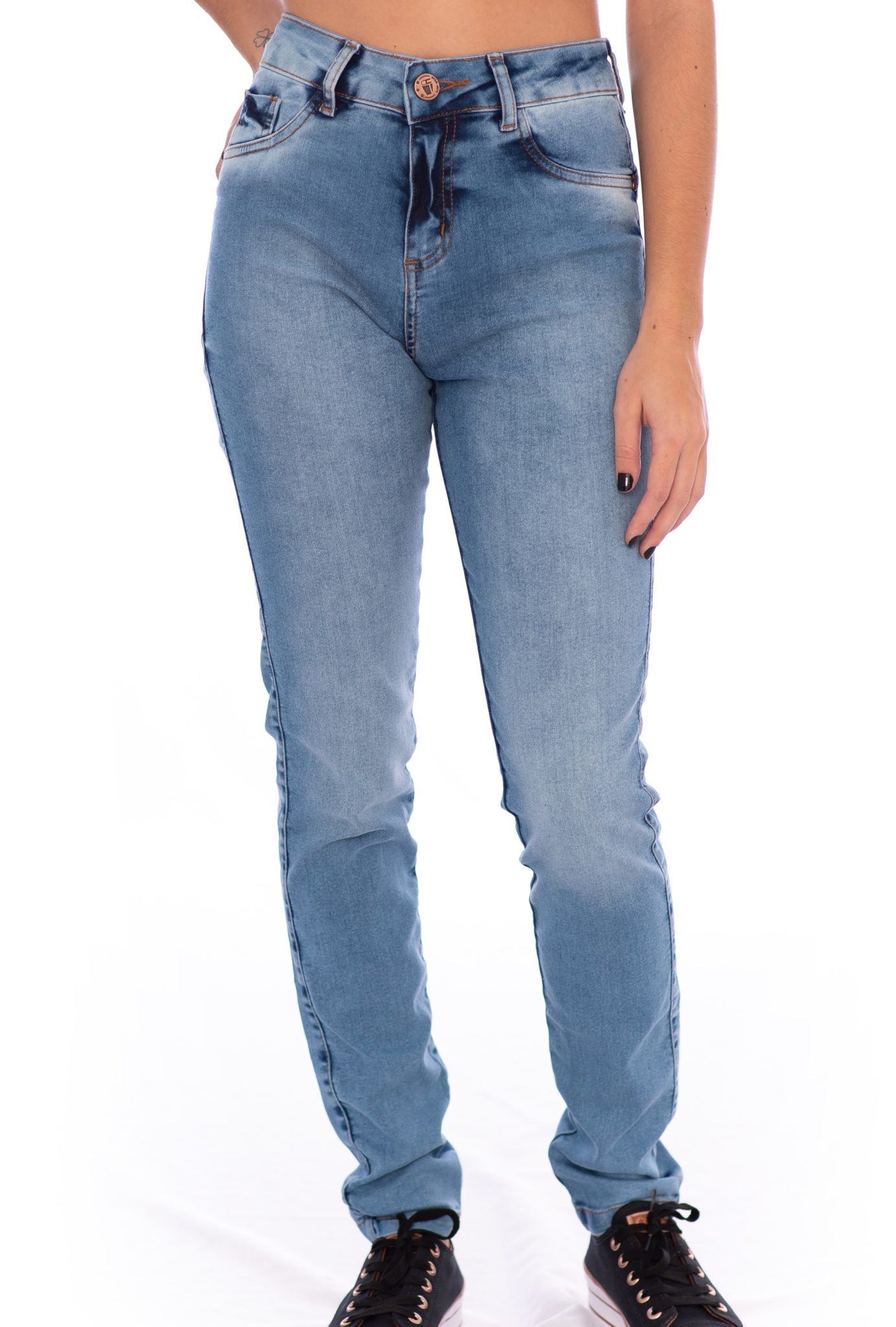 calça jeans lavada feminina