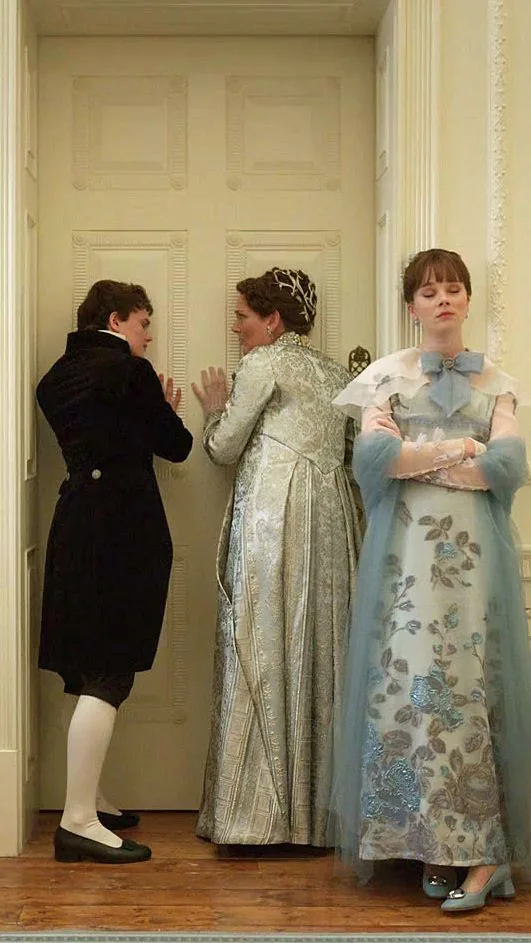 Mama Bridgerton at the door, before even the guards of reputation can knock, because who isn’t interested in a scandal?