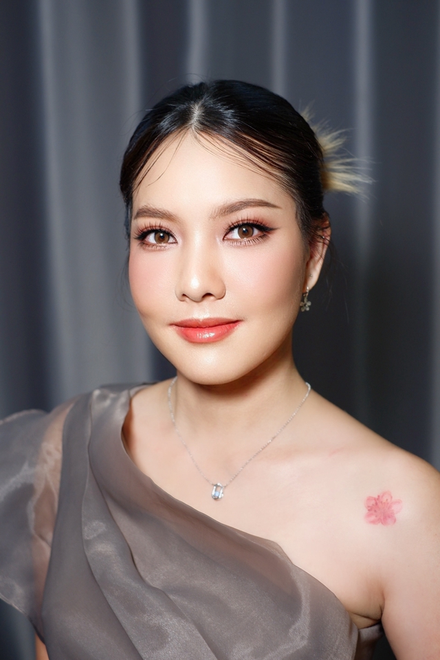 ช่างแต่งหน้าเจ้าสาว สไตล์เกาหลี แต่งหน้ารับปริญญา แต่งหน้าเพื่อนเจ้าสาว ทำผมสวยๆ