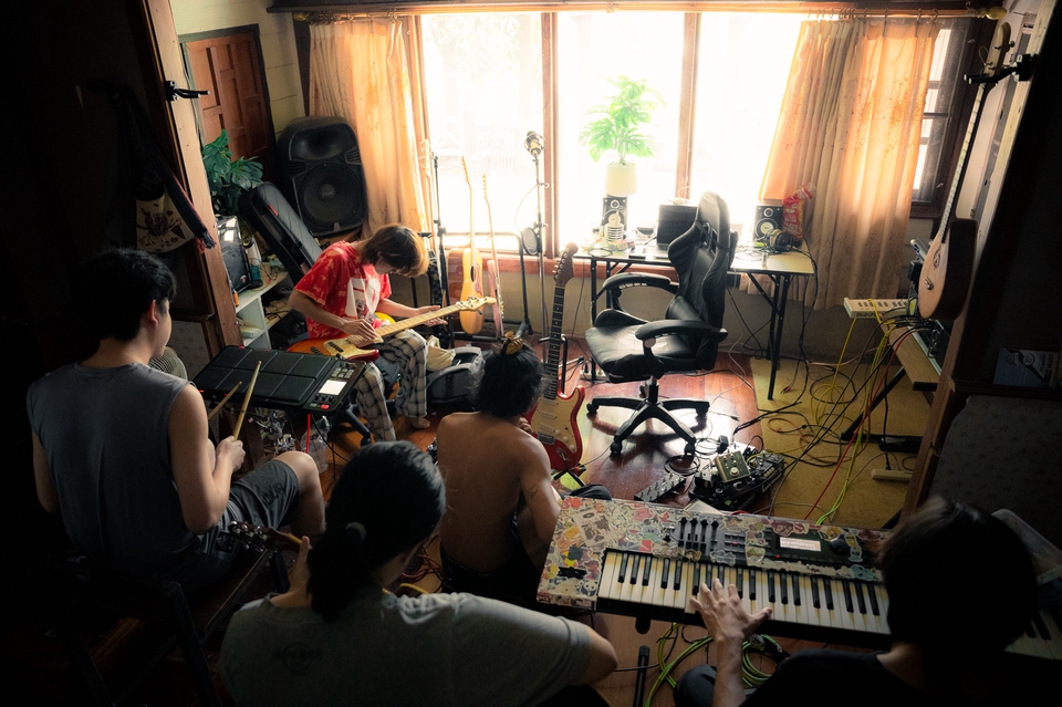 รับทำเพลงประกอบภาพยนตร์ มิกซ์เพลง ตัดต่อเสียง ทำดนตรี