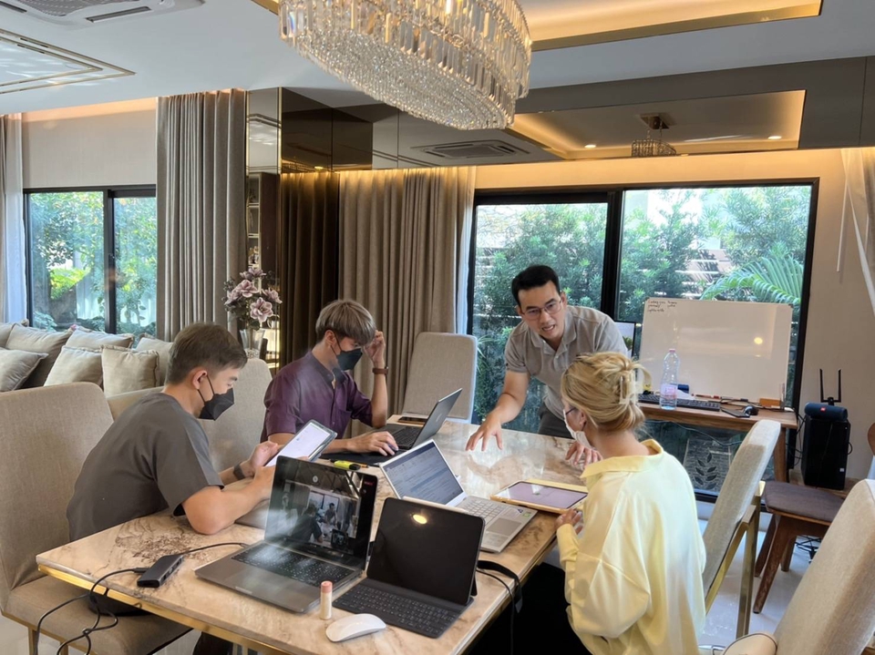 ผู้เชี่ยวชาญให้ความรู้เฉพาะด้าน - English for Corporate สอนภาษาอังกฤษองค์กร บริษัท กลุ่มพนักงาน - 4