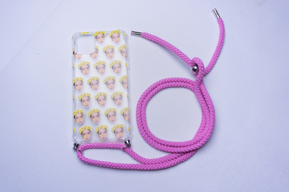 Jasa Fotografi Produk dengan latar belakang putih dan tali lanyard pink