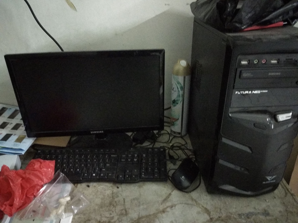 Jasa teknisi komputer panggilan untuk memperbaiki laptop, desktop dan masalah komputer lainnya.