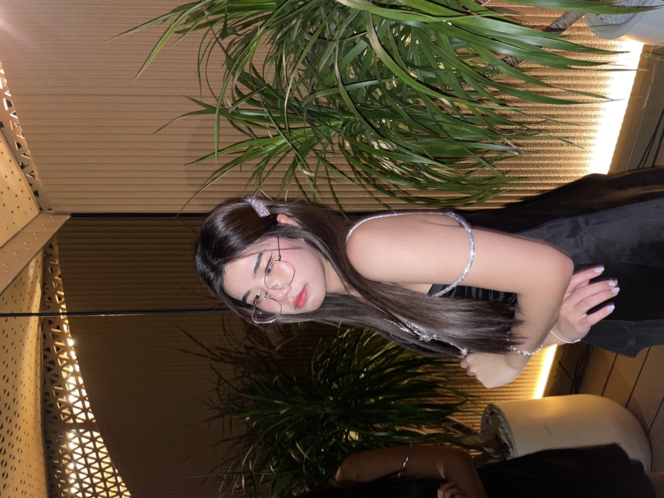 เน็ตไอดอลสาวสวย รีวิวเครื่องสำอางและแฟชั่น บิวตี้บล็อกเกอร์