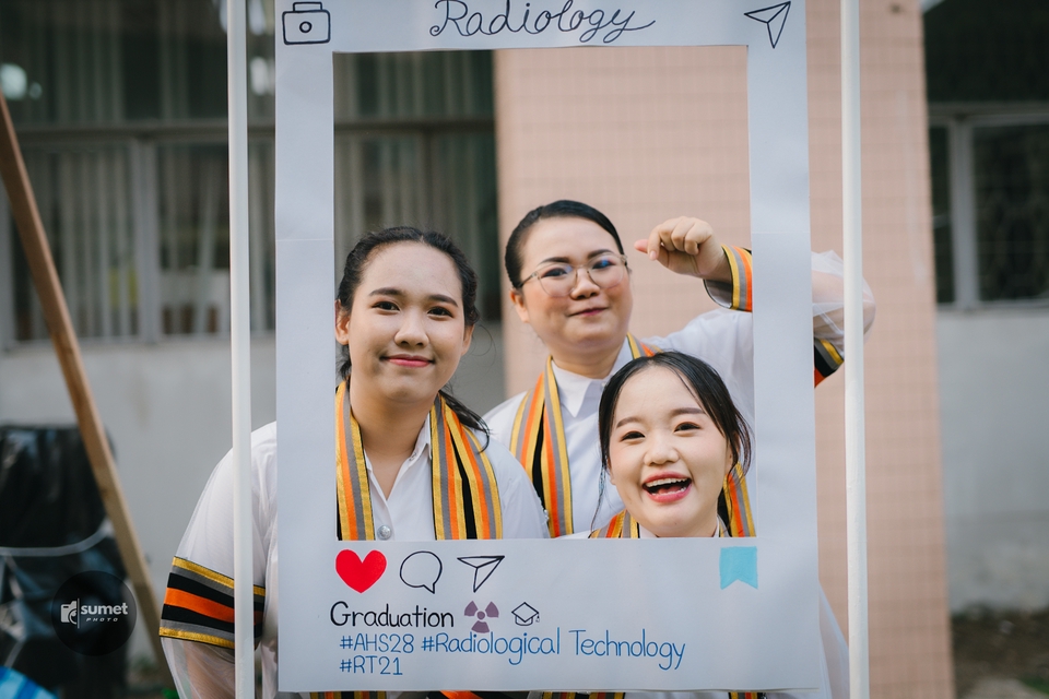 ช่างภาพรับปริญญา ช่างถ่ายรูปรับปริญญา รับถ่ายรูปรับปริญญา ถ่ายรูปรับปริญญา รับถ่ายภาพบุคคล รับถ่ายรูปคน  รับถ่ายรูปโปรไฟล์