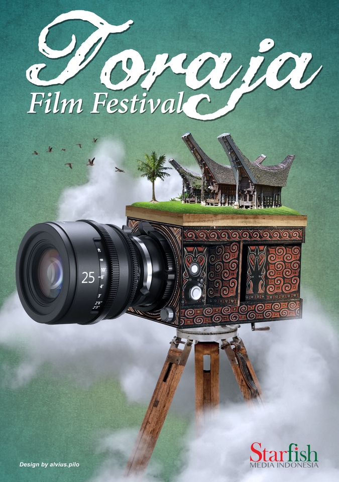 Desain logo untuk festival film Toraja di Indonesia, menampilkan kamera vintage dan rumah adat Toraja