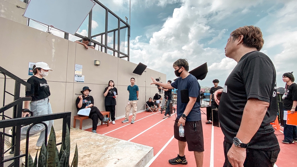 รับผลิตวิดีโอโฆษณา ภาพยนตร์สั้น บริการครบวงจร ทีมงานมืออาชีพ ถ่ายทำ-ตัดต่อ-ส่งมอบ