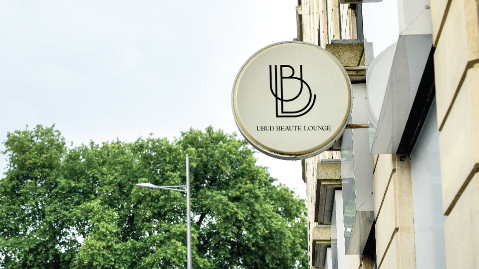 Desain logo untuk salon kecantikan dengan nama "UBUD BEAUTE LOUNGE"