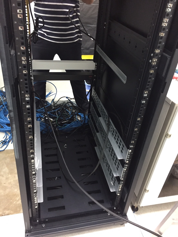 ซ่อมอุปกรณ์ไอที - ดูแลระบบคอมพิวเตอร์ เช่นแก้ไขปัญหาการใช้งานเบื้องต้น ดูแลระบบเครื่องข่าย แก้ไขปัญหาคอมพิวเตอร์ - 4