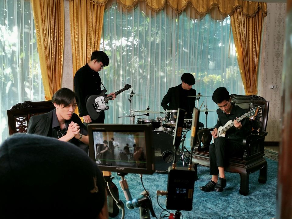 รับตัดต่อวีดีโอ ถ่ายวีดีโอ งานดนตรี  ทำ MV