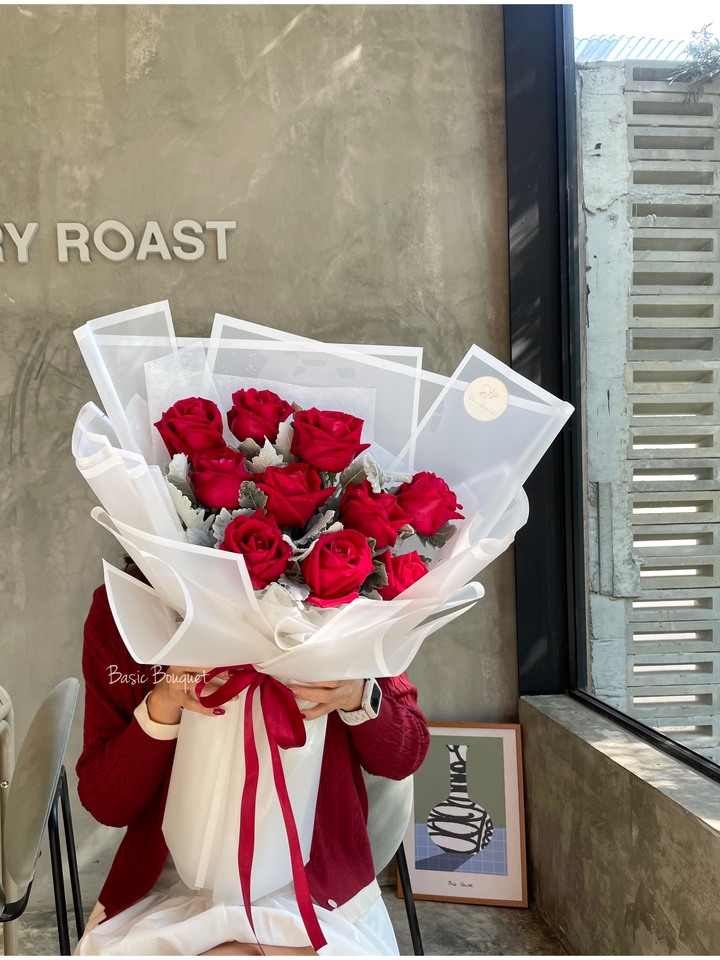 รับจัดดอกไม้ - Snowy bouquet ช่อกุหลาบแดง10ดอก - 3