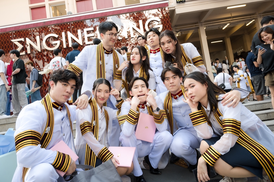ช่างภาพรับปริญญา รับถ่ายภาพรับปริญญา  ถ่ายรูปรับปริญญา  รับถ่ายภาพบุคคล  ช่างภาพ  รับถ่ายภาพ  ถ่ายรูป