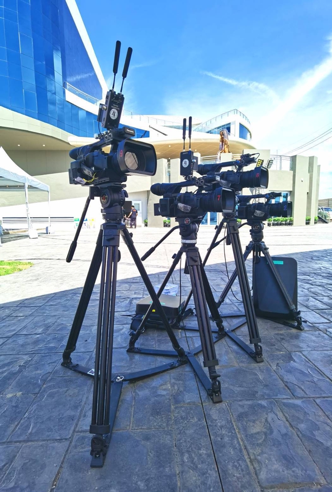 กล้องถ่ายวีดีโอ มืออาชีพ พร้อมอุปกรณ์ครบเซต บริการรับถ่ายวีดีโอ ตัดต่อวีดีโอ งานแต่งงาน งานอีเว้นท์ งานปาร์ตี้