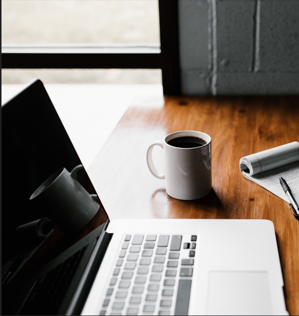 Jasa Admin Online Shop dan Website: Kelola toko online, update website, balas chat pelanggan, dan tingkatkan penjualan.