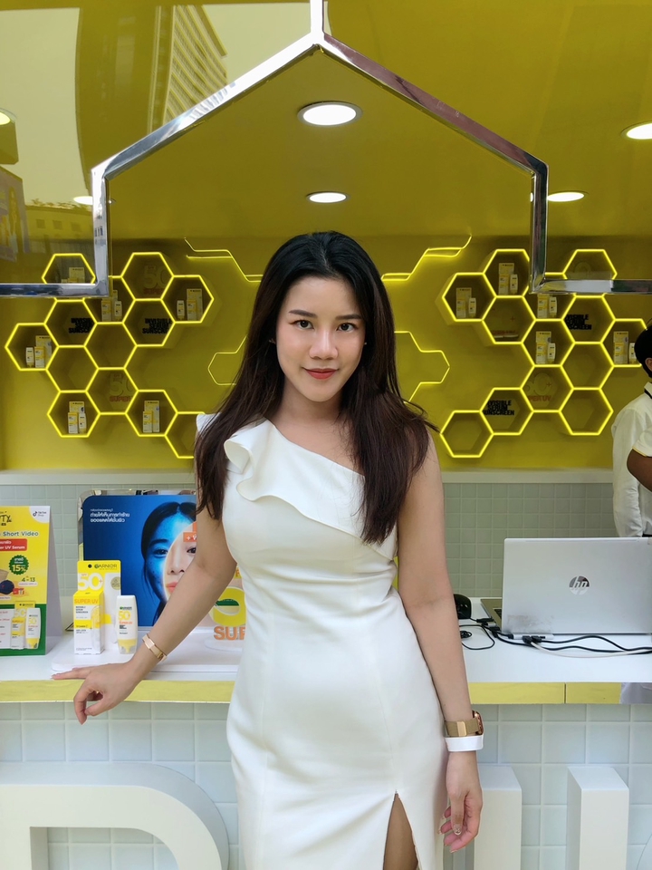 เน็ตไอดอลรีวิว รับรีวิวสินค้า เครื่องสำอาง บล็อกเกอร์รีวิวสินค้า บล็อกเกอร์รีวิว