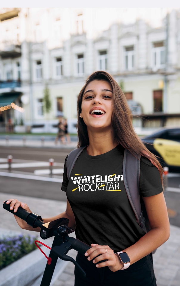 Desain kaos wanita dengan tulisan "Whitelight Rockstar"