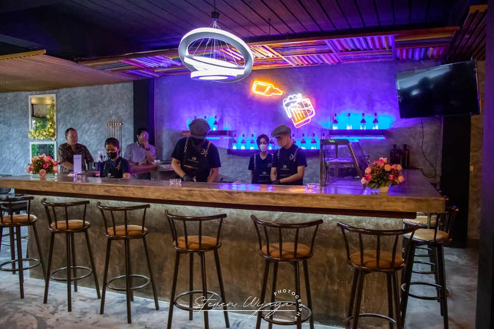 Jasa Fotografi Bar di Jakarta, fotografer bar profesional, harga jasa foto bar murah, fotografer bar freelance, jasa foto bar untuk website.