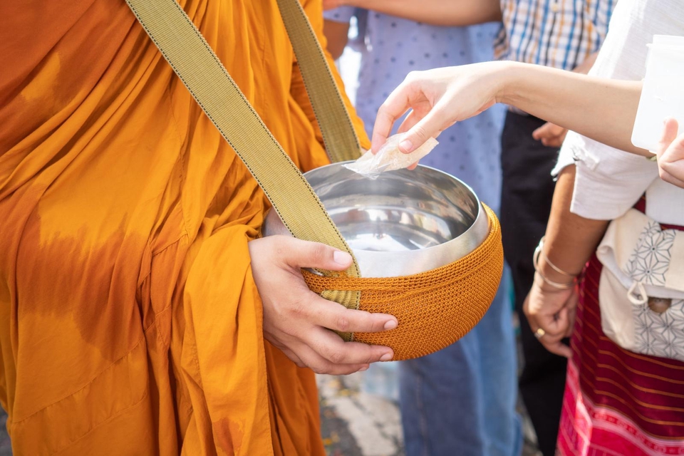 รับจ้างทำบุญ ใส่บาตรออนไลน์ ทำบุญออนไลน์ ทำบุญแทน รับจ้างแก้ชง