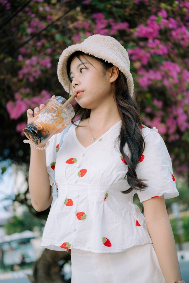 ช่างภาพรับถ่ายภาพ พอร์ตเทรต ผู้หญิงในชุดสวยงาม ถ่ายภาพในสไตล์แฟชั่น รับงาน freelance ถ่ายรูป กรุงเทพ ช่างถ่ายรูป เชียงใหม่