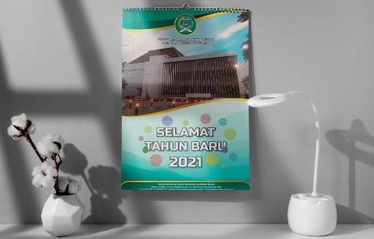Desain kalender meja tahun baru 2021 dengan desain unik dan elegan, cocok untuk dekorasi kantor atau rumah.