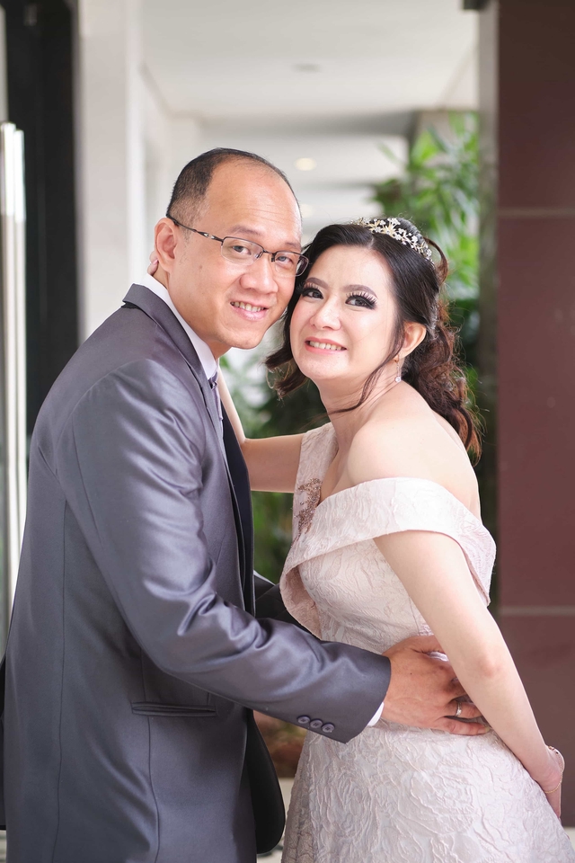 Jasa fotografer pernikahan profesional untuk foto prewedding dan dokumentasi pernikahan.