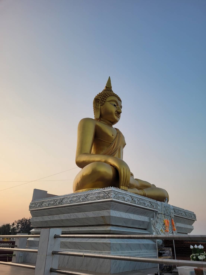 รับจ้างทำบุญออนไลน์ พระพุทธรูปทองคำขนาดใหญ่ ทำบุญออนไลน์ ทำบุญ ทำบุญให้บุพการี ออนไลน์ แก้ชง แก้ปีชง