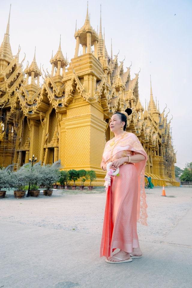 ช่างภาพ รับถ่ายภาพ บุคคล ณ วัดสวยงาม รับถ่ายรูปโปรไฟล์ ถ่ายรูปรับปริญญา ช่างภาพ กรุงเทพฯ ช่างภาพไทย