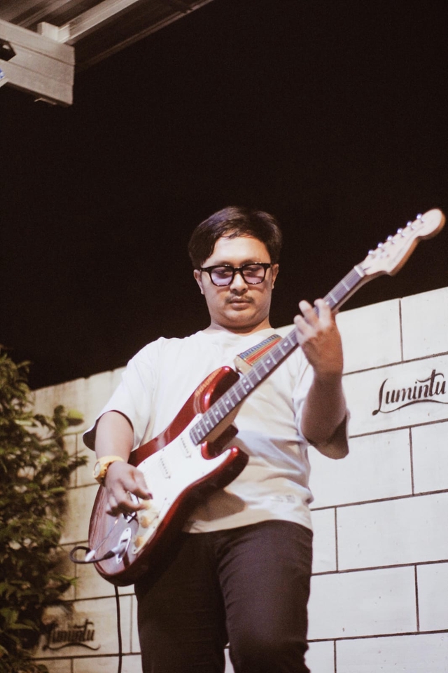 Jasa mixing mastering lagu profesional untuk membuat musik Anda terdengar lebih baik.