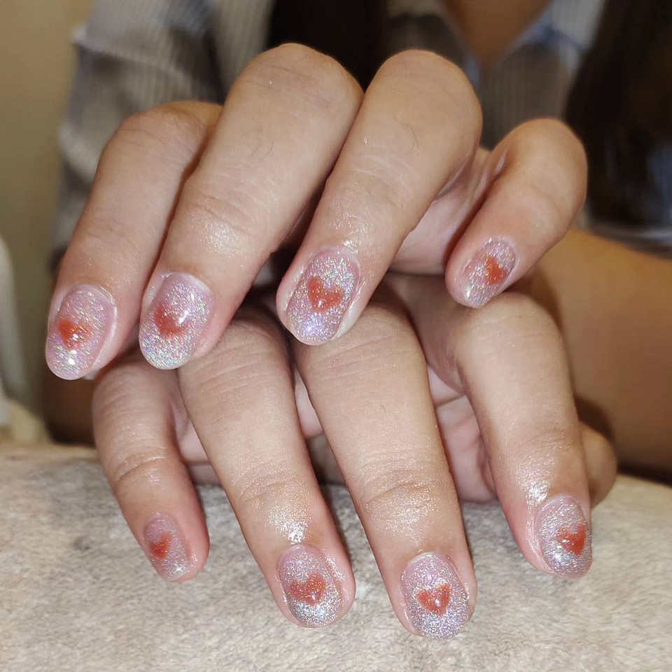 บริการทำเล็บที่บ้าน แต่งเล็บเจลลายหัวใจ  สวยๆ  ช่างทำเล็บมืออาชีพ